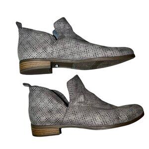 Dr. Scholl’s Be Energized Perforated Shooties